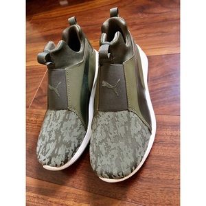 PUMA Rebel Slip-on Sneakers sz6.5